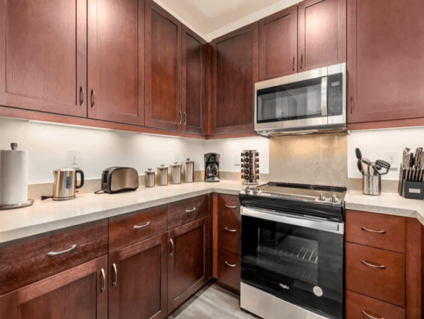 Luxury 4-Bedroom Retreat in Makaha Valley, Oahu - Your Perfect Getaway in Paradise